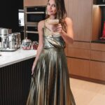 Sangita Patel Instagram - Remember the time George Clooney made me coffee☕️ I tell the story all the time🤷🏽‍♀️😂 He asked if I wanted ‘milk or cream?’ I said ‘cream’😊 Now if I could, I would make him the @nespresso.ca ‘s Alpine Vanilla Espresso Mocktini! Because this is going to be my go to drink for holiday get togethers. So GOOD 😋, @nespresso.ca Festive Black Double Espresso, touch of vanilla with a SHAKE! And how amazing is my presentation, right?! But of course I need to have one for myself before the craziness starts…Cheers to family, friends and the holiday So here’s a question do you like your Martini, shaken or stirred? 🤔🥰 #CookinWithSangi #Recipe #Holidays #NespressoGifts #FestiveWithNespresso #NespressoxFusalp #Nespresso_Partner