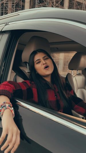 Saniya Shaikh Instagram - Hosh Mai aagye 🖤
.
.
.
.
.
.
.
.
.
.
.
.
.
.
#sanufam #sanulove #smile #old #expression #foryou #reelkarofeelkaro #reelitfeelit #kbye #car #dream