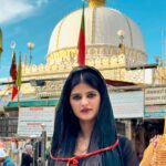Saniya Shaikh Instagram - ᴅɪʟ sᴇ ᴍᴀɴᴀᴛᴇ ʜᴀɪ ᴛᴜᴊʜᴋᴏ, ʜᴜᴍᴀʀɪʙᴏ ᴋᴀ ᴀsʀᴀ ʜᴀɪɴ ᴛᴜ ᴀᴀᴛᴇ ʜᴀɪɴ ʜᴜᴍ ɢᴀʀɪʙ ᴛᴇʀᴇ ᴅᴀʀ ᴘᴀʀ ǫ ᴋɪ ʜᴜᴍ ɢᴀʀɪʙᴏ ᴋᴀ ɢᴀʀɪʙ ɴᴀᴡᴀᴢ ʜᴀɪɴ ᴛᴜ Edit : @star_.edits__ . . #ajmer #khwajagaribnawaz #ajmersharif #garib #kgn #dargah #allah #khwaja_mere__khwaja #ajmersharifdargah #support #keepsupporting #keepgoing #sanulove #sanufam #kbye
