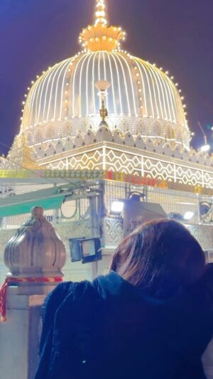 Saniya Shaikh Instagram - Mere Malik 🤍✨
.
.
.
.
.
.
.
.
.
.
.
.
.
.
.
#sanufam #sanulove #smile #love #foryou #kgn #khwajagaribnawaz #ajmer #old #mashallah #reelitfeelit #reelsinstagram #reelkarofeelkaro #foryou