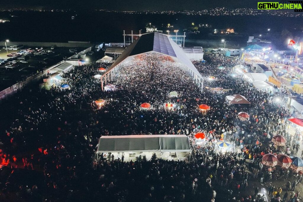 Santa Fe Klan Instagram - Zumpango Estado De México 🇲🇽 🔥🔥🔥🔥 Se puso bien chingona la fiesta locos!!! MUCHAS GRACIAS por acompañarnos banda🙌🏻🙌🏻 Arriba la Santa locos!!! 💀🚀🌎🔥🎶 @473music_oficial #SantaFeKlan 📸 @aese13
