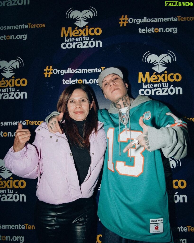 Santa Fe Klan Instagram - Muchas gracias a la gente del @teletonmexicooficial por invitarme a cantar #EAQTC a todos los chavitos 🙌🏻🔥❤‍🩹 ya saben que aquí andamos a la orden para lo que ocupen carnales! Sigan reproduciendo la rola para seguir ayudando a toda la raza que lo necesite 🔥🙌🏻🎶 #473Music #SantaFeKlan 📸: @aese13