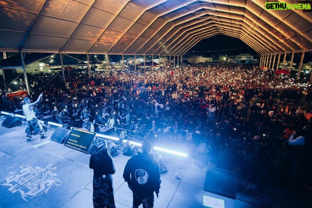 Santa Fe Klan Instagram - Valle de Chalco, Estado de México 🇲🇽 🔥Gracias por acompañarnos y armar un fieston raza!! Ya los extrañaba!! 🔥🔥🔥 Nos vemos hoy en Puebla 🚀 #ArribaLaSantaFeCarnal 📸: @aese13 Valle De Chalco