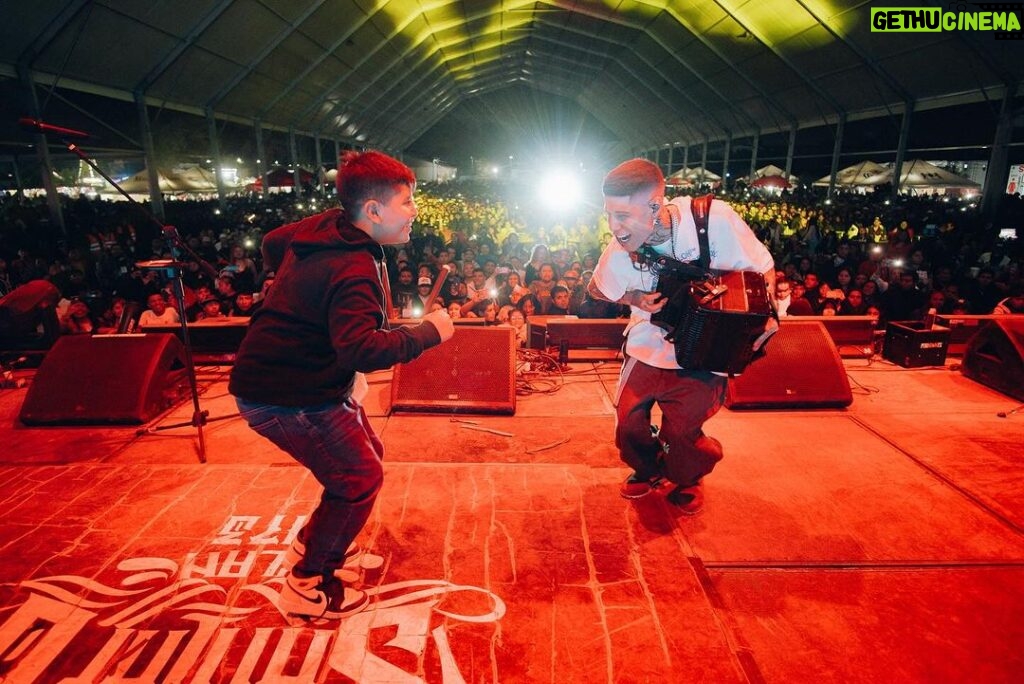 Santa Fe Klan Instagram - Valle de Chalco, Estado de México 🇲🇽 🔥Gracias por acompañarnos y armar un fieston raza!! Ya los extrañaba!! 🔥🔥🔥 Nos vemos hoy en Puebla 🚀 #ArribaLaSantaFeCarnal 📸: @aese13 Valle De Chalco