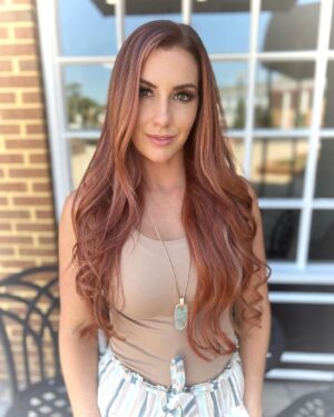Santana Garrett Instagram - HAIR TRANSFORMATION 💁🏻‍♀️

Colorist/Stylist @masterpiecehair Hair Extensions @bohyme 

Drop a 🧡 below if you like it! ☺️

#haircolor #copper #redhair #hairtransformation #hair