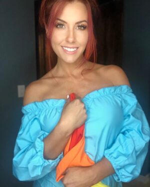 Santana Garrett Instagram - Repeat after me: 

I am beautiful.
I am strong.
I am worthy.
.
.
💛🧡💙💚

#selflove #motivation #love #beyou #loveyourself #bodypositive #positivevibes #goodvibes #smile