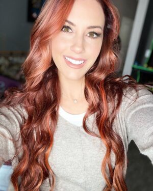 Santana Garrett Instagram - Hi friends. 🧡 
.
I’ve been distant on social lately enjoying family & life..but just wanted to hop on & remind you that YOU ARE LOVED. Peace, Love, & ALL the good vibes! ✨💛🙏