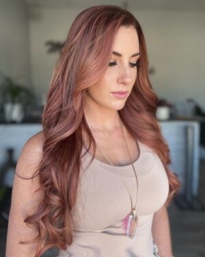 Santana Garrett Instagram - HAIR TRANSFORMATION 💁🏻‍♀️

Colorist/Stylist @masterpiecehair Hair Extensions @bohyme 

Drop a 🧡 below if you like it! ☺️

#haircolor #copper #redhair #hairtransformation #hair