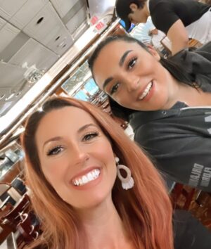 Santana Garrett Instagram - G.I.R.L.S 🌻✨

MEETIN & GREETIN 

Wonderful seeing old faces & new ones! This was a busy but great day! 

#newjersey #newyork #ny #prowrestling #wwe #aew #impact