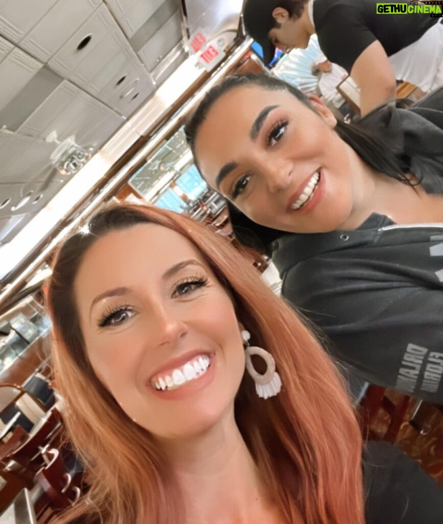 Santana Garrett Instagram - G.I.R.L.S 🌻✨ MEETIN & GREETIN Wonderful seeing old faces & new ones! This was a busy but great day! #newjersey #newyork #ny #prowrestling #wwe #aew #impact New York