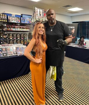 Santana Garrett Instagram - G.I.R.L.S 🌻✨

MEETIN & GREETIN 

Wonderful seeing old faces & new ones! This was a busy but great day! 

#newjersey #newyork #ny #prowrestling #wwe #aew #impact