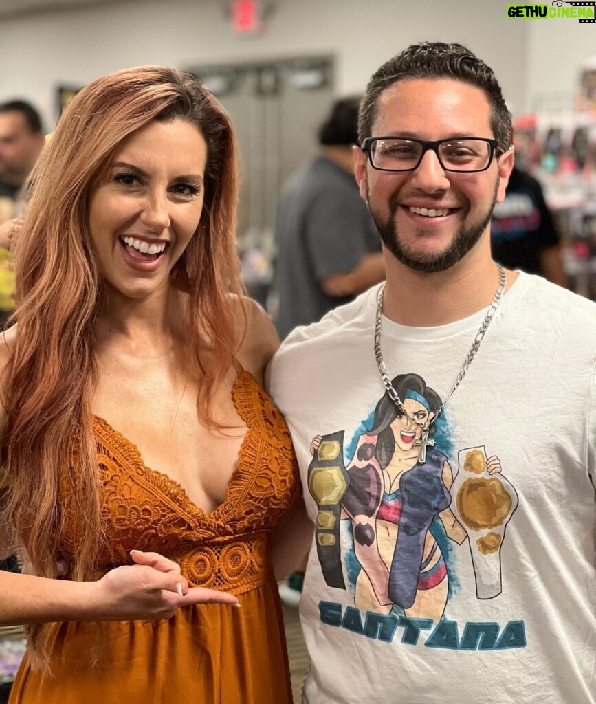 Santana Garrett Instagram - G.I.R.L.S 🌻✨ MEETIN & GREETIN Wonderful seeing old faces & new ones! This was a busy but great day! #newjersey #newyork #ny #prowrestling #wwe #aew #impact New York