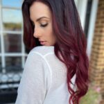 Santana Garrett Instagram - New Hair. ☺️✨💁🏻‍♀️ Swipe to see Emma’s amazing costume! 🙌 @masterpiecehair @bohyme #newhair #haircolor #redhair