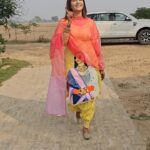 Sapna Choudhary Instagram - दारू का आदी लागे 🤪 #sapnachaudhary #desiqueen #thankgodforeverything