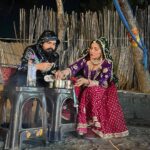 Sapna Choudhary Instagram - कहा लिखा है, गुलाब देना ही प्यार दिखाता है. कभी कभी ये ही बोल देना बहुत है, आजा आज तेरी गेल रोटी खानी है. #sapnachaudhary #veersahu #desiqueen #couplegoals #love #positivevibes #thankgodforeverything