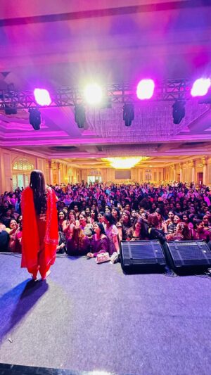 Sapna Choudhary Instagram - I've never suffered stage fright. ... 🦁

#stage #performance #sapna #sapnachoudhary #sapnachaudhary #sapnaharyanvi #sapnachaudharyharyanvi #desiqueen #haryanviqueen #instagood #reelitfeelit #reelkarofeelkaro #positivity #positivevibes #thankgodforeverything