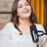 Sapna Choudhary Instagram - नए अनुभव और हरियाणवी ठाठ! देसां मैं देसां हरियाणा, हरियाणा की शान - सपना चौधरी “Stage is my world where every moment shines” says Sapna Chaudhary Join us for an exciting chitchat with Sapna Choudhary on the AK Talk Show who is “Embracing the stage”. Listen her sharing her journey of Haryana and Punjab and how it took her career to a peak. Get ready for stories full of culture, challenges, and success. Full Podcast Now Available On Anmol Kwatra’s Youtube Channel