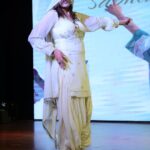 Sapna Choudhary Instagram - चिट्टे सूट ते ☺️ Wearing @ratnavati_collection09 #sapnachaudhary #desiqueen #haryana #positivevibes #thankgodforeverything