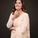 Sapna Choudhary Instagram - Desi girl 🫣 Wearing @odhniworld #sapnachaudhary #desiqueen #sareelove #positivevibes #thankgodforeverything