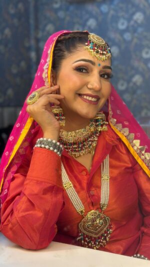 Sapna Choudhary Instagram - शरम अगी ☺️

Wearing @ratnavati_collection09 

#sapnachaudhary #desiqueen #trending #positivevibes #thankgodforeverything