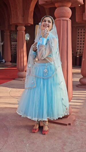 Sapna Choudhary Instagram - मैं तेरी गिरी,तू छुआरा मेरा ♥️

Wearing @ratnavati_collection09 

#sapnachaudhary #desiqueen #positivevibes #thankgodforeverything