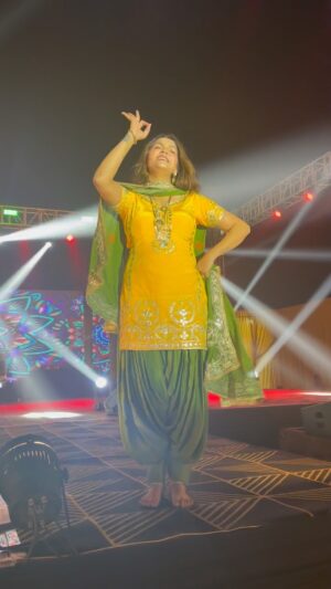 Sapna Choudhary Instagram - दो जिस्म इक जान 🥰

Wearing @_saicreation_ 

#sapnachaudhary #desiqueen #sapnachoudhary #thankgodforeverything