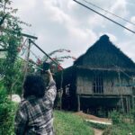 Sara Ali Instagram - Waktu ke waktu perlahan kurakit egoku. Merangkul orang-orang yang mulai sejiwa denganku. Ke-BM-an membukakan jalan mencari teman. Bergeraklah dari zona nyaman. Zona Nyaman