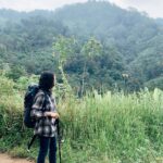 Sara Ali Instagram - Waktu ke waktu perlahan kurakit egoku. Merangkul orang-orang yang mulai sejiwa denganku. Ke-BM-an membukakan jalan mencari teman. Bergeraklah dari zona nyaman. Zona Nyaman