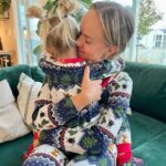 Sara Parikka Instagram – mainos @martinex.fi & ALEKOODI ✨

❤️ Koko perheen Muumi-pyjamien perään on kyselty ja nyt ne on täällä 😍 pehmoiset ja kauniit joulupyjamat tuo ihanaa fiilistä lähenevään joulunaikaan 👏🏼 Vuoristo-pyjamaa on saatavilla vauvasta vaariin! Eikö ole ihana kuosi? 😍 Kannattaa myös tsekata upea punainen Talviyö-kuosi.

❤️ Lupasin lapsille, että marraskuun alussa aloitetaan pikkuhiljaa joulun fiilistely ja mätsäävät yökkärit on just paras tapa startata tämä vuoden paras aika ✨😍 kokoja löytyy 56-XXL 🥰

❤️ Viimeisessä kuvassa minä ja esikoinen samistellaan Tuutikki collegepaidoissa. Kurkkaa stooreista vielä tarkemmin 😘

❤️ Pehmoisin tärppi on kuvassa 4 näkyvät pehmosukat joita löytyy myös vauvasta vaariin muutamassa eri kuosissa. Nämä ovat parhaat pitämään varpaat lämpimänä ja sopii just täydellisesti esim. pikkujoululahjaksi 🥰

❤️ Alekoodilla: SARA20 saa 20% alennusta, koodi on voimassa normaalihintaisista tuotteista 5.-9.11.2023 💫 Kurkkaa kaikki ihanat Muumi-pyjamat ja vaatteet martinex.fi 🥰 @moominbymartinex