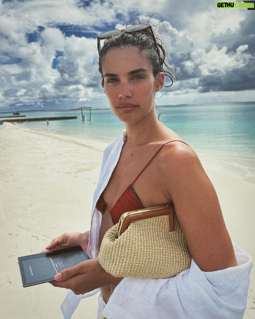 Sara Sampaio Instagram - Even with clouds this place is beautiful 🥹 Maldives