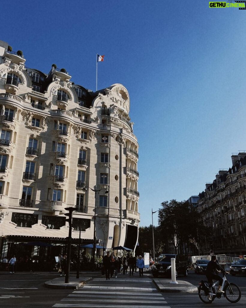 Sara Sampaio Instagram - Bye bye paris 🥐 @hotellutetia Hotel Lutetia Paris