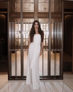 Sara Sampaio Instagram - Reminiscing my covid hair! Lovely night with @bof Hotel Lutetia Paris