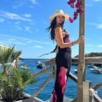 Sara Sampaio Instagram - The last picture it’s me in the wild 😅 La conca del sogno, Nerano - Amalfi coast