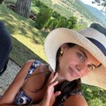 Sara Sampaio Instagram - Living la dolce vita under the Tuscan sun 🍝 Tuscany, Italy
