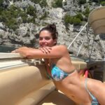 Sara Sampaio Instagram - My job is beach. Positano