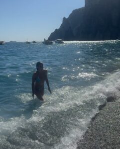 Sara Sampaio Instagram - My job is beach. Positano