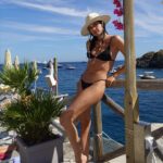 Sara Sampaio Instagram - The last picture it’s me in the wild 😅 La conca del sogno, Nerano - Amalfi coast