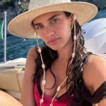Sara Sampaio Instagram - The last picture it’s me in the wild 😅 La conca del sogno, Nerano - Amalfi coast