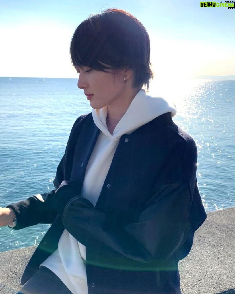 Sara Takatsuki Instagram - 今日は空気が冷たいね🍃冬に着る可愛いコートをゲットしたので早く着たい。最近良く羽織るのは今の季節にピッタリの#uncrave のブルゾン。温かいんだ〜お気に入り💕
