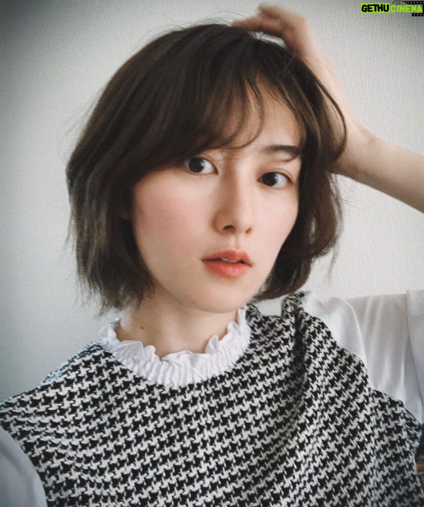 Sara Takatsuki Instagram - 今日もとても良いお天気だったね☀ ふと鏡を見たら、髪の毛が最近で、一番長いなあと。いつもだったらこのくらい伸びて、カットしてしまうけどたまには伸ばすのもいいね💇‍♂パーマかけてみたい。#hairstyle