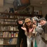 Sara Takatsuki Instagram - 「#忘れてもらえないの歌」のパンフレットでギター対談した以来、フォークシンガー小象さんに恋をした私は、遂に先日会いに行くことができた。小象さんはとってもキュートで、愛ある音楽を聴けて本当に幸せでした。 #フォークシンガー小象　さん