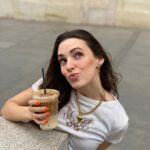 Sara Vidorreta Instagram - Expectativas vs Realidad (obviamente la última es la mejor😂) ¿Alguien más con exámenes?🙇🏽‍♀️ • • • #tumblr #tumblrgirl #tumblraesthetic #aesthetics #aesthetic #streetphotography #streetstyle #ootd #outfitoftheday #outfitinspiration #lareinadelsur #lrds #vampire #vampi #saravidorreta #portrait #portraitphotography #madrid #españa #look #netflix #actriz #actress #coffee #cafe #malasaña Madrid, Spain