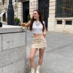 Sara Vidorreta Instagram - Expectativas vs Realidad (obviamente la última es la mejor😂) ¿Alguien más con exámenes?🙇🏽‍♀️ • • • #tumblr #tumblrgirl #tumblraesthetic #aesthetics #aesthetic #streetphotography #streetstyle #ootd #outfitoftheday #outfitinspiration #lareinadelsur #lrds #vampire #vampi #saravidorreta #portrait #portraitphotography #madrid #españa #look #netflix #actriz #actress #coffee #cafe #malasaña Madrid, Spain