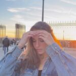 Sara Vidorreta Instagram - Si se acaba el mundo ahí fuera que nos pille aquí abrazaooooos✨ Primeras de las muchas que voy a subir by @nachomoya 🫠 • • • #tumblr #tumblrgirl #tumblraesthetic #aesthetics #aesthetic #streetphotography #streetstyle #ootd #outfitoftheday #outfitinspiration #lareinadelsur #lrds #vampire #vampi #faustinosanchezgodoy #lincolnpalomeque #saravidorreta #portrait #portraitphotography #madrid #españa #look #netflix #actriz #actress #sunset #palacioreal #shooting #goldenhour Palacio Real De Madrid
