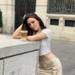 Sara Vidorreta Instagram - Expectativas vs Realidad (obviamente la última es la mejor😂) ¿Alguien más con exámenes?🙇🏽‍♀️ • • • #tumblr #tumblrgirl #tumblraesthetic #aesthetics #aesthetic #streetphotography #streetstyle #ootd #outfitoftheday #outfitinspiration #lareinadelsur #lrds #vampire #vampi #saravidorreta #portrait #portraitphotography #madrid #españa #look #netflix #actriz #actress #coffee #cafe #malasaña Madrid, Spain