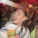 Sara Vidorreta Instagram - Y qué nos quiten lo bailaoooo ✨🎵 ¿quién no ha cantado a grito pelao’ el último video? • • • #festival #festi #verano #ootd #madrid #jardindelasdelicias #marlon #leiva #nilmoliner #danifernandez #cancion #friends #couple #dejaquefluya #summer #canciones #cancionespañola #fiesta #party #night #lrds #lrds2 #lrds3 #lareinadelsur #saravidorreta Jardin de las Delicias