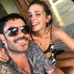 Sara Vidorreta Instagram - MAÑANA @reinadelsurtv en @netflix 🤭!!! Por aquí os dejo un recap de momentos durante las grabaciones muy guays: 1. La última foto que tengo con mi querido @lincpal ✨ 2. Tres hermanas y un moco 😂 3. El detrás de cámaras de una de las secuencias que veréis! 4. Yo feliz. 5. Microfonándome con la llegada de nuestra dire. 6. Grabamos en un pueblo indígena y me enamoré. 7. Descansos muy divertidos con estos locos. 8. Un momento mágico. 9. Claqueta fin LA VAMPI 🥹. • • • • #lareinadelsur #lrds #lrds3 #lrds2 #vampire #lavampi #vampi #rocioaljarafe #saravidorreta #faustino #faustinosanchezgodoy #lincolnpalomeque #isabellasierra #telemundo #netflix #netflixseries #serie #colombia #españa #peru #bolivia #mexico #katedelcastillo #teresamendoza #rodaje #detrasdecamaras Colombia