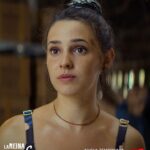 Sara Vidorreta Instagram - Así comenzó la vampi… Y así acabó💔 ¿Qué os ha parecido el último capítulo? Os leo 🥹👇🏼 • • • #lareinadelsur #lrds #rocioaljarafe #lavampi #vampire #faustinosanchezgodoy #actress #actriz #colombia #mexico #peru #bolivia #miami #lrds2 #saravidorreta #lincolnpalomeque #faustino #serie #netflix #telemundo Colombia
