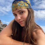 Sara Vidorreta Instagram - Este mes he estado un poquito desconectada ya que necesitaba re-conectar conmigo 🌊🌻🫠 buuuut I’M BACK • • • • • #lrds #lareinadelsur #lrds3 #saravidorreta #bikini #swimwear #grunge #verano #swimsuit #tumblrgirl #aesthetic #tumblrpost #lanzarote #viajar #islascanarias #summertime #paraiso #body #pool #alternative #beach #portrait #portraitphotography #holidays #tumblrposts #paradise #freckles #pecas Lanzarote, Canarias, Spain