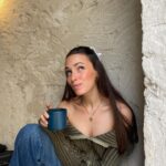 Sara Vidorreta Instagram - mis fotos favs de una mañana de chai latte y buena compañía 🍂☕️🎞️🤎 • #outfitinspo #ootd #madrid #cafeteriasbonitas #aesthetic #brunchmadrid #tumblrgirl Madrid, Spain